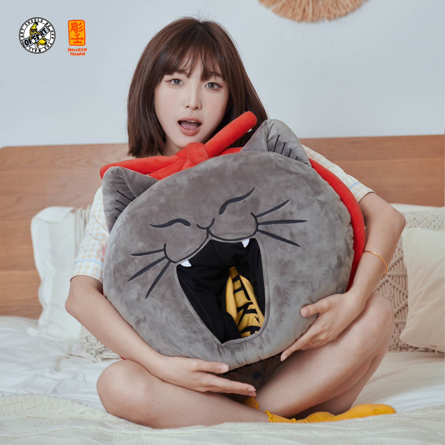 【IN-STOCK】OFFART X Horiren Money Biting Cat Plush Pillow