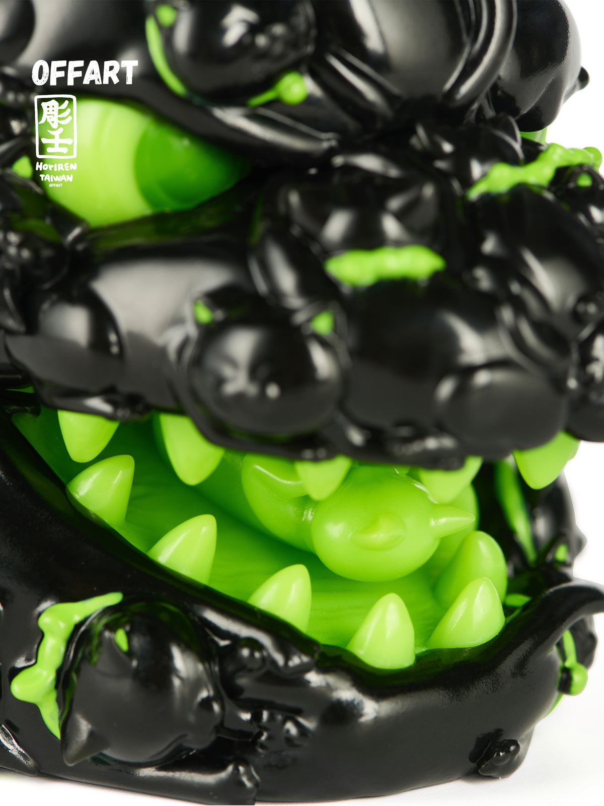 OFFART X Horiren Mini Red Flame Hundred Cats Fortune Head Statue Dark-Green Limited Edition